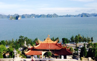 Chùa Cái Bầu ở Vân Đồn, Quảng Ninh.